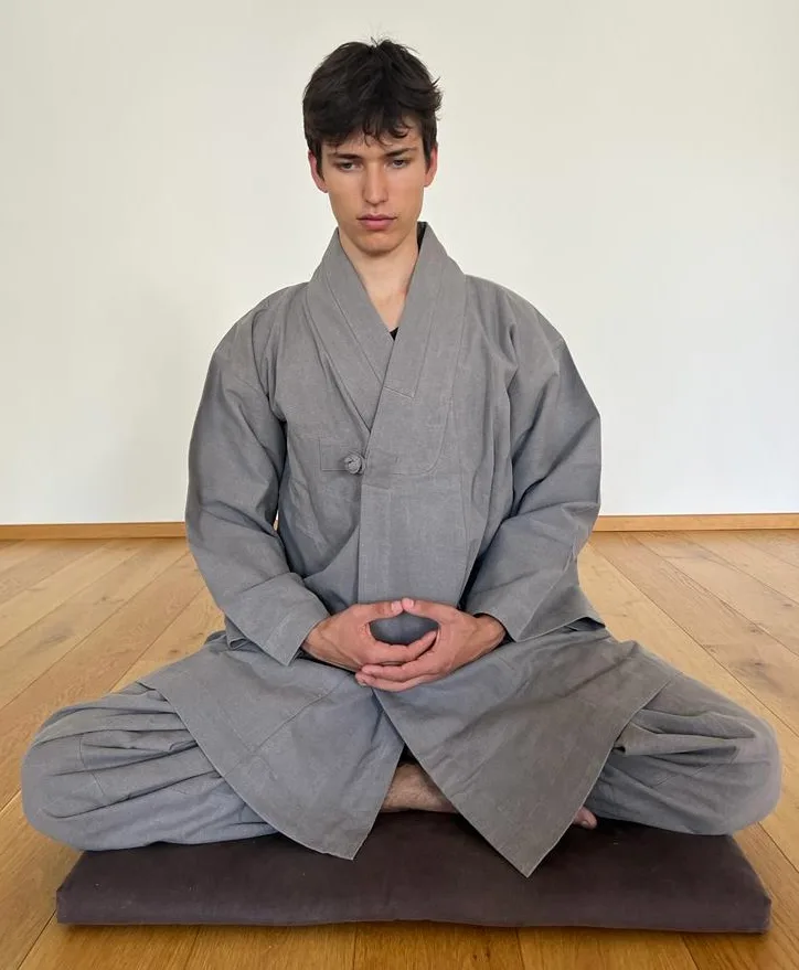 Traditionelles koreanisches Zen-Kleidungsset