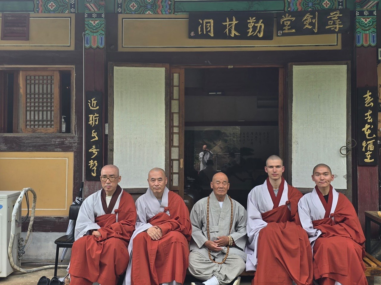 Dok Il Sunim at Su Dok Sah with Head Patriarch